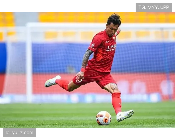 张琳芃这训练完直接拎着蛋白粉去接孩子，自律得让人无语